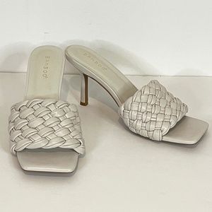 Women's Taupe Cream Quilted Kitten Heel Mule Sandals Size 8 1/2